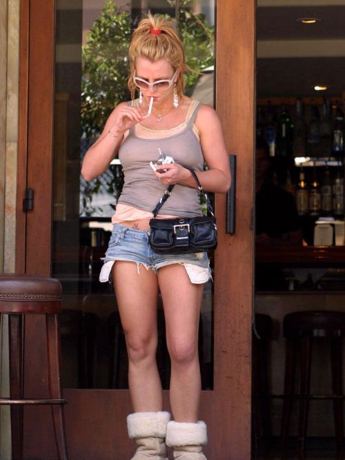 Britney Spears smoking in Ugg Boots